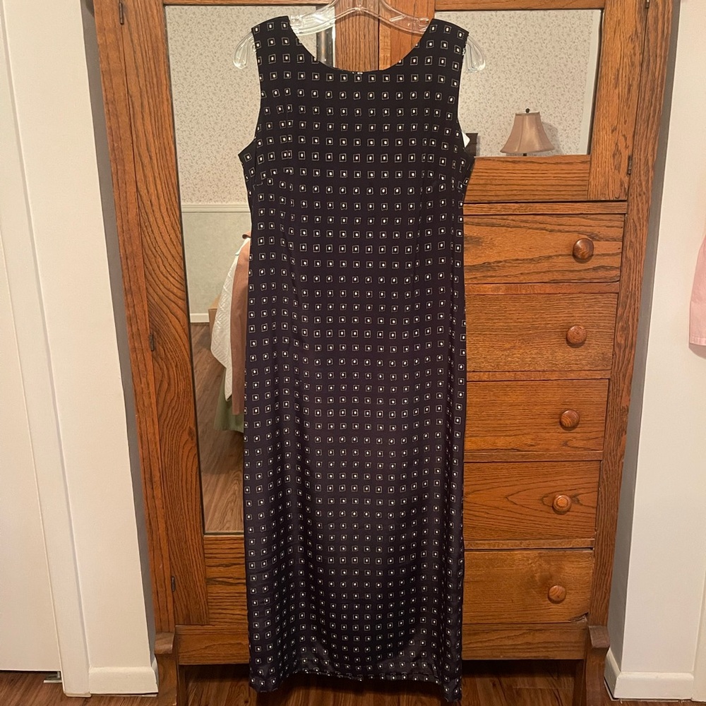 Leslie Fay Sleeveless Sheath Dress